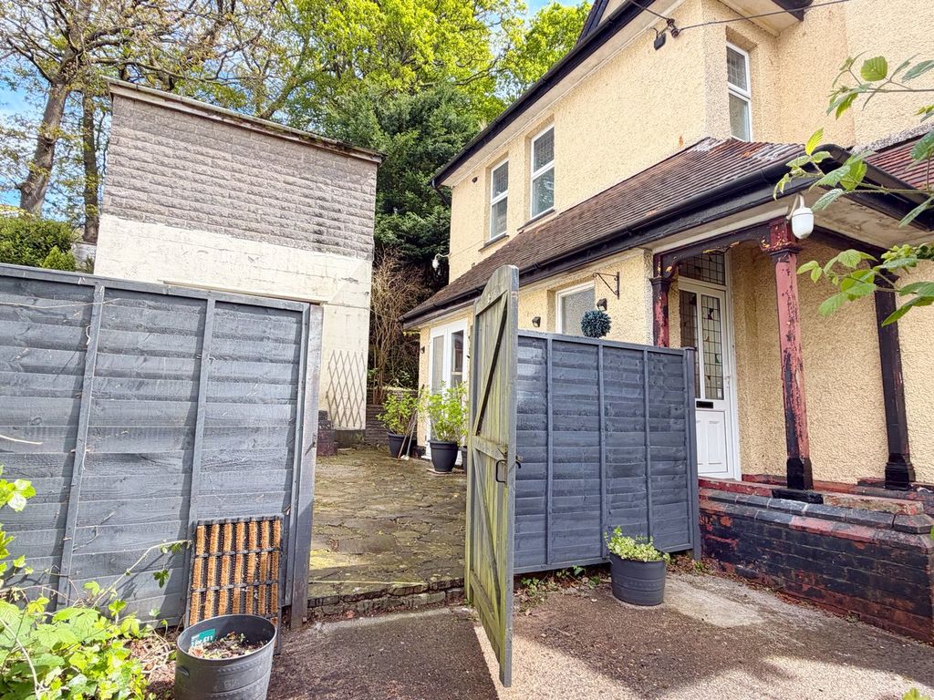 Property photo 2 of 33