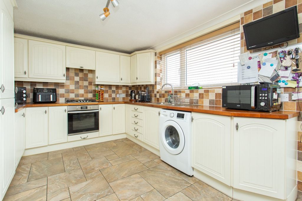 Property photo 2 of 19 Picture No. 40