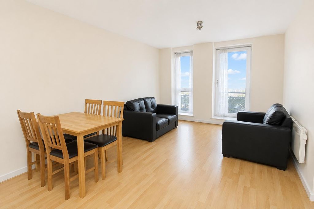 Property photo 1 of 9 Bright Lounge With Dining Area And Dual Windows...