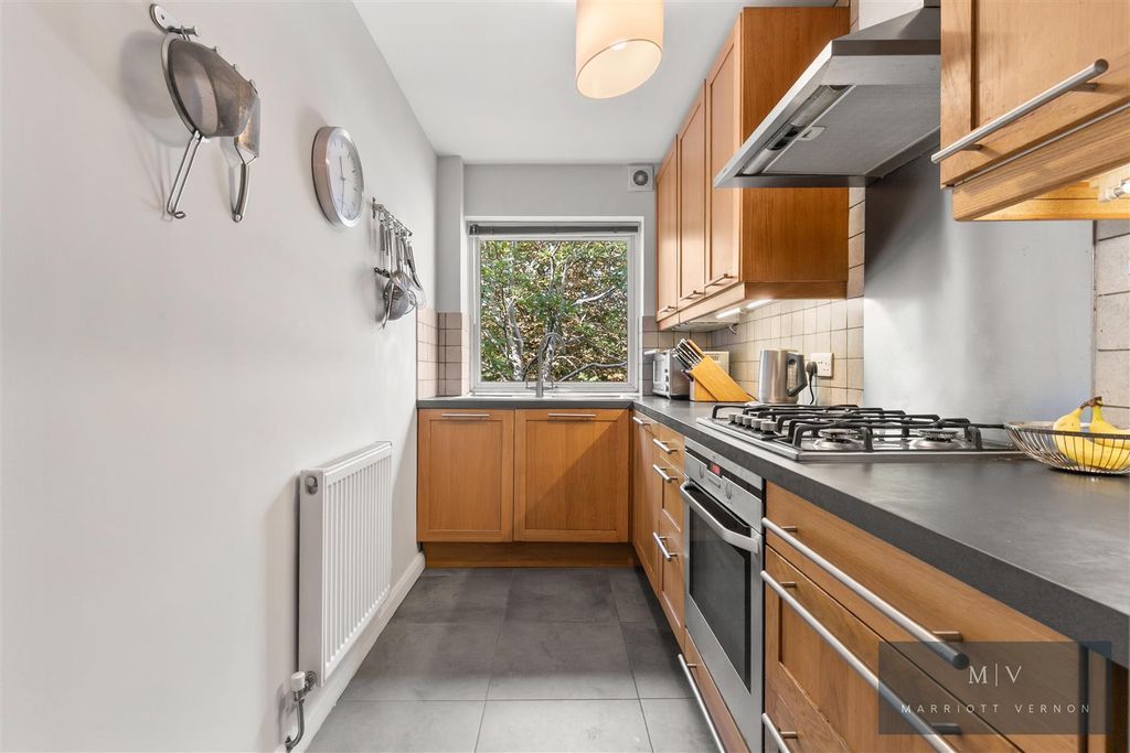 Property photo 3 of 14 Wenderholme Court 18 MV-6.Jpg