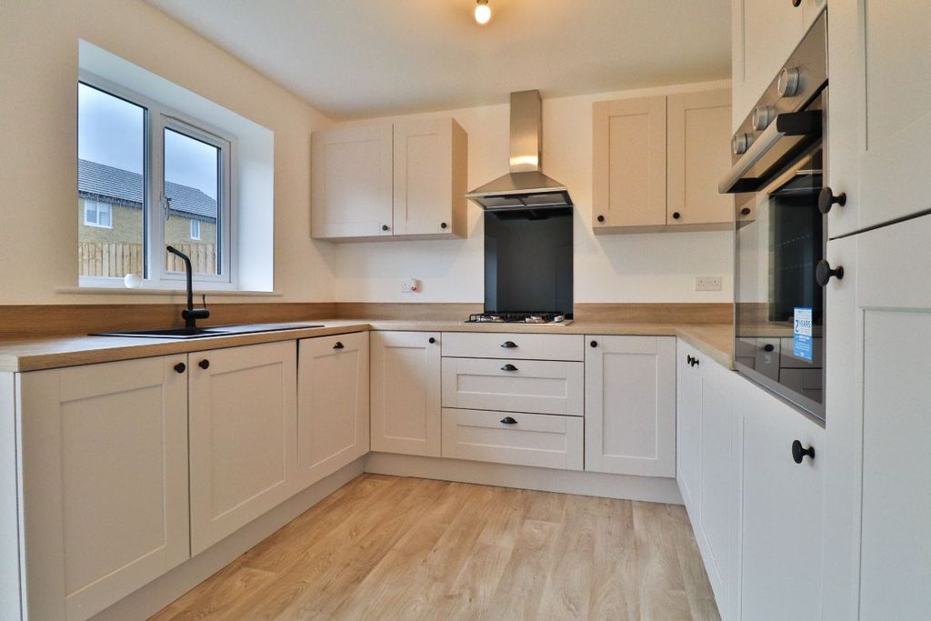 Property photo 3 of 12 Kitchen II