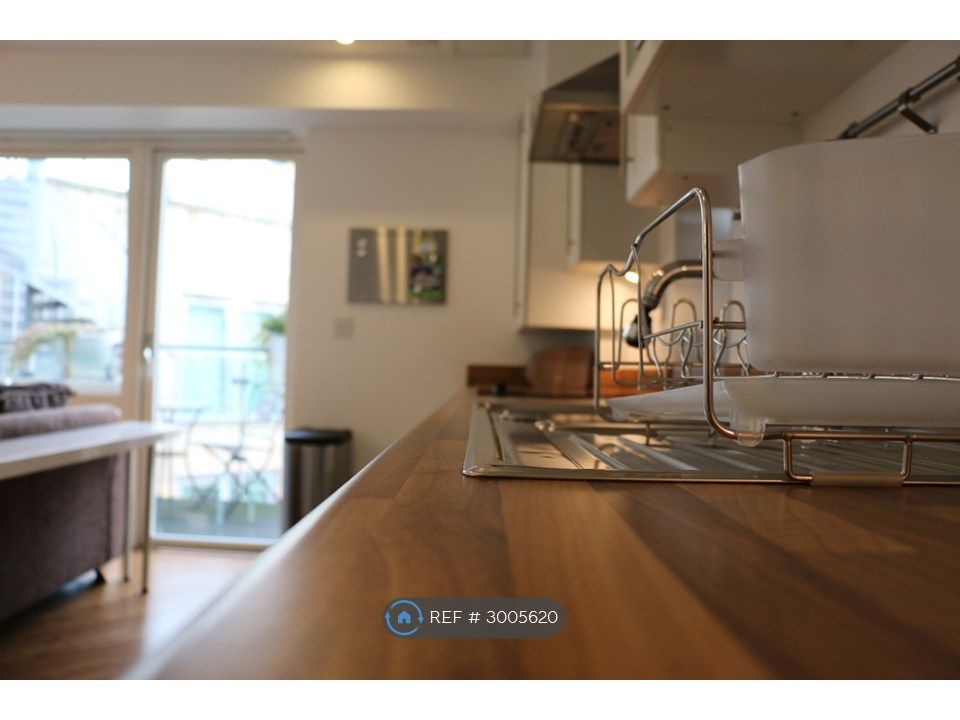 Property photo 3 of 12 Kitchen