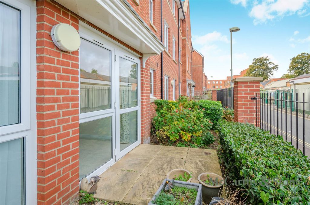 Property photo 1 of 22 8706700-Exterior01.Jpg