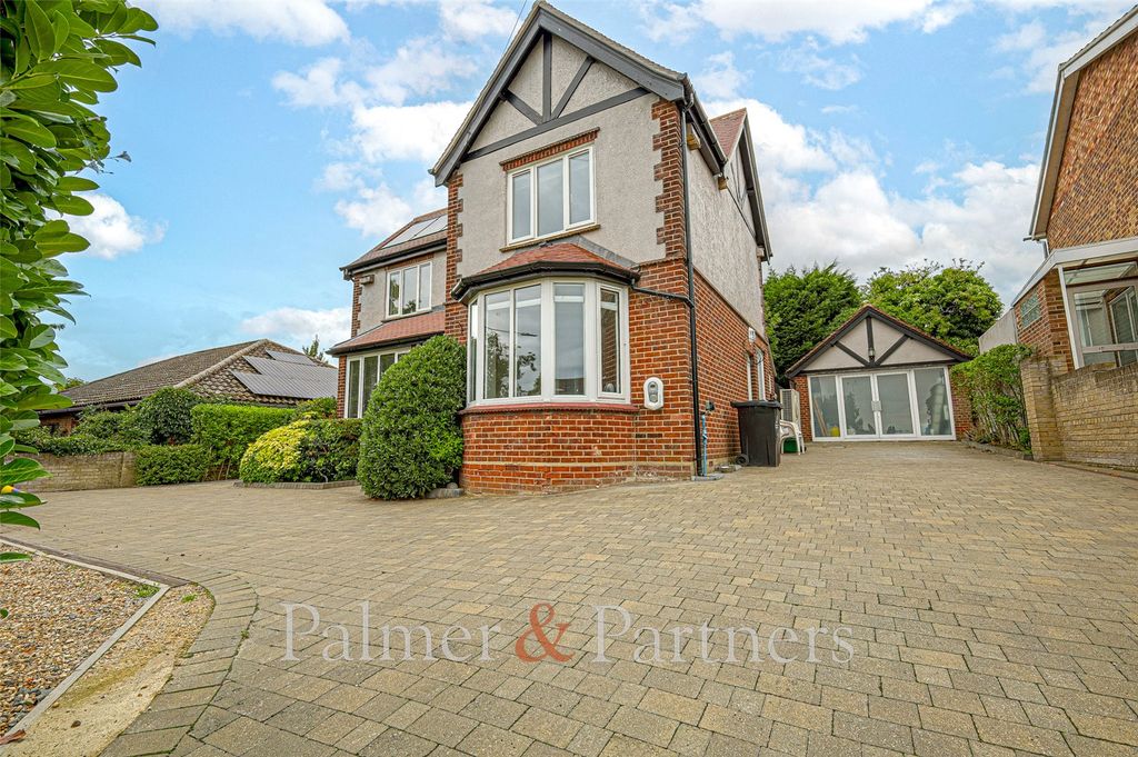 Property photo 1 of 13 External