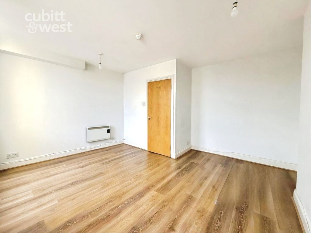 Property photo 2 of 11 Lounge