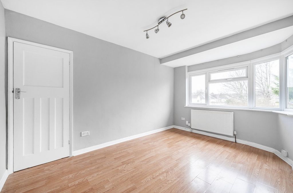 Property photo 2 of 8 Bedroom