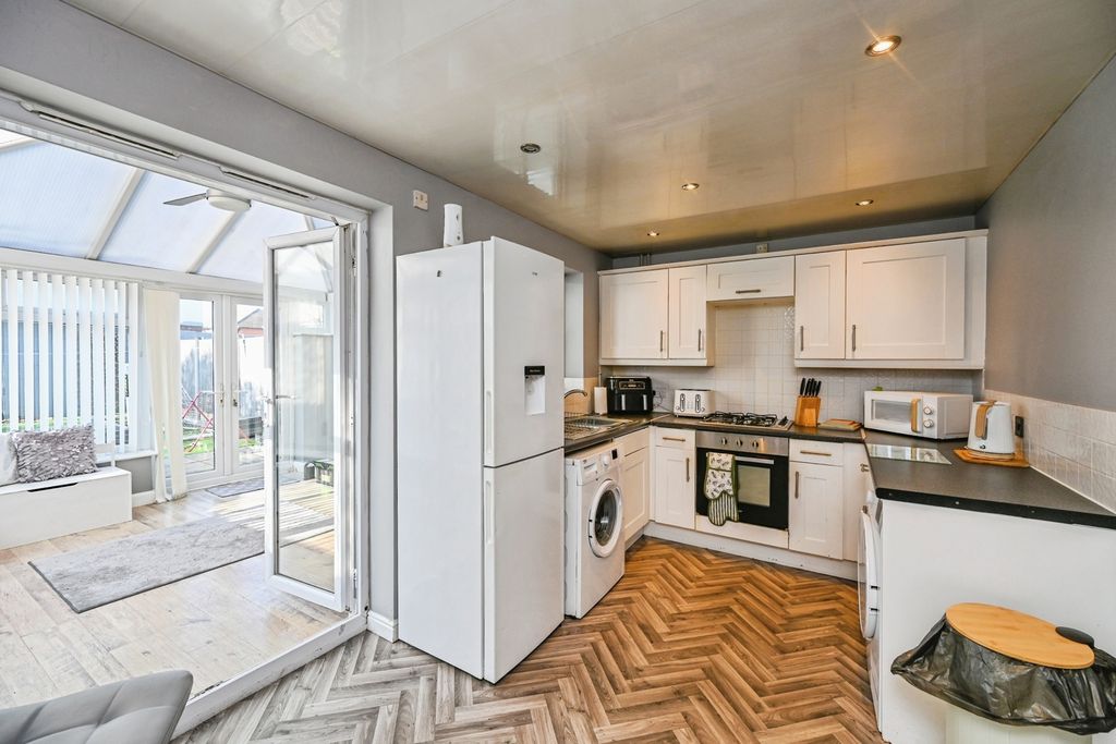 Property photo 3 of 18 Pbox-Img.Jpg