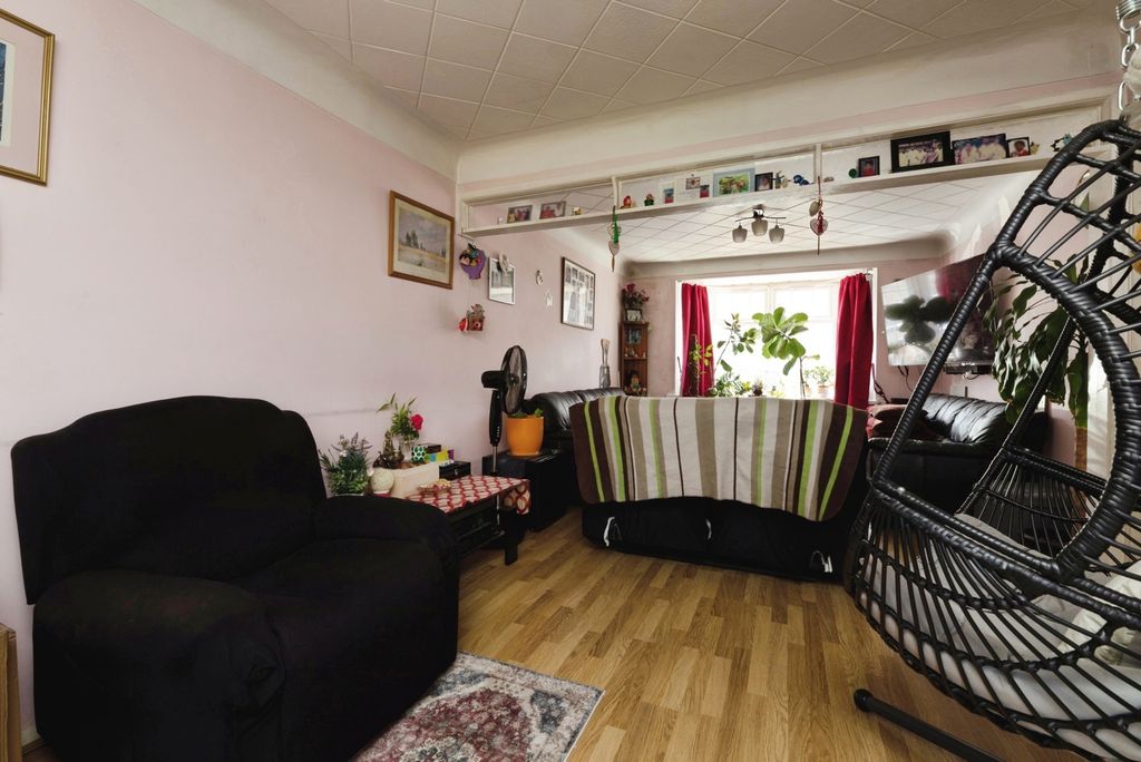 Property photo 3 of 17 Pbox-Img.Jpg