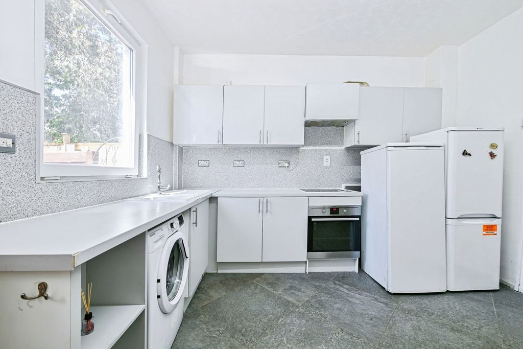 Property photo 2 of 17 Kitchen