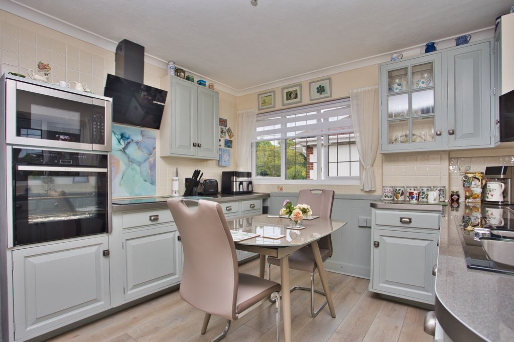 Property photo 3 of 12 Picture 3