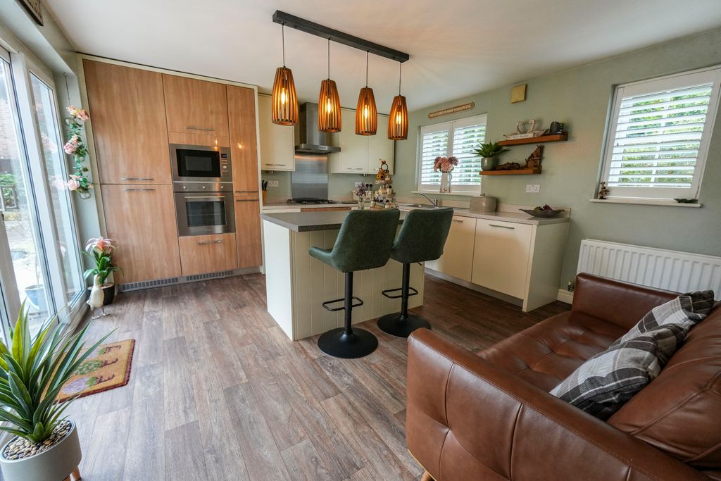 Property photo 3 of 34 Kitchen/Breakfast Room