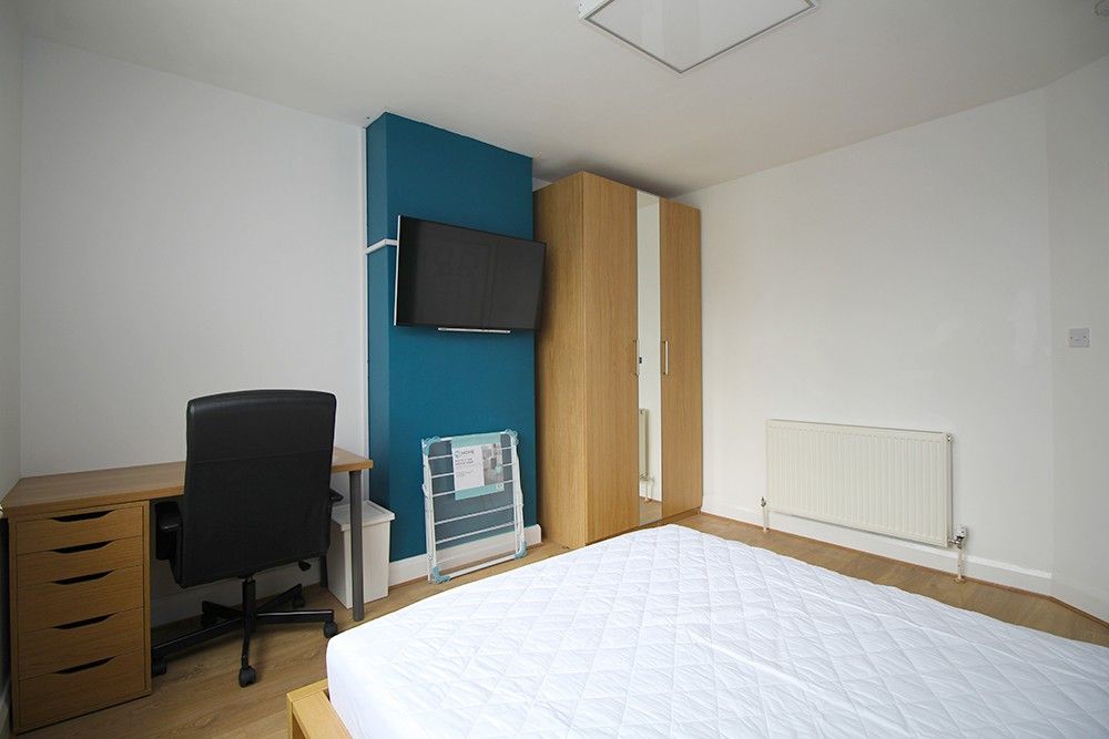 Property photo 3 of 18 The Room