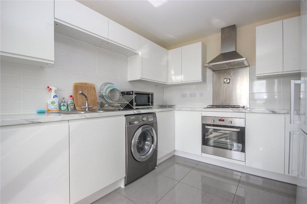 Property photo 1 of 16 Picture No. 11