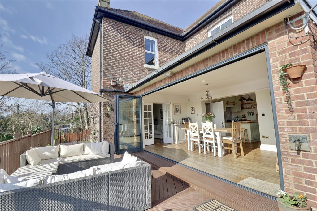 Property photo 1 of 34 Ac8A5F27-Efba-49D6-92F3-B5596C1F85Ef_1_201_A.Jpeg