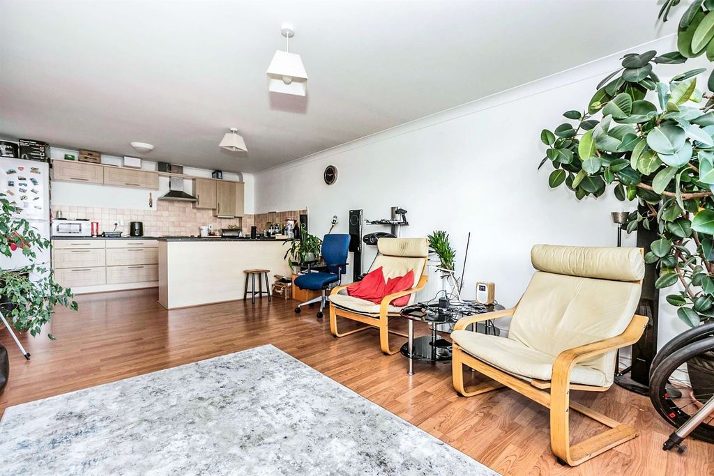 Property photo 2 of 12