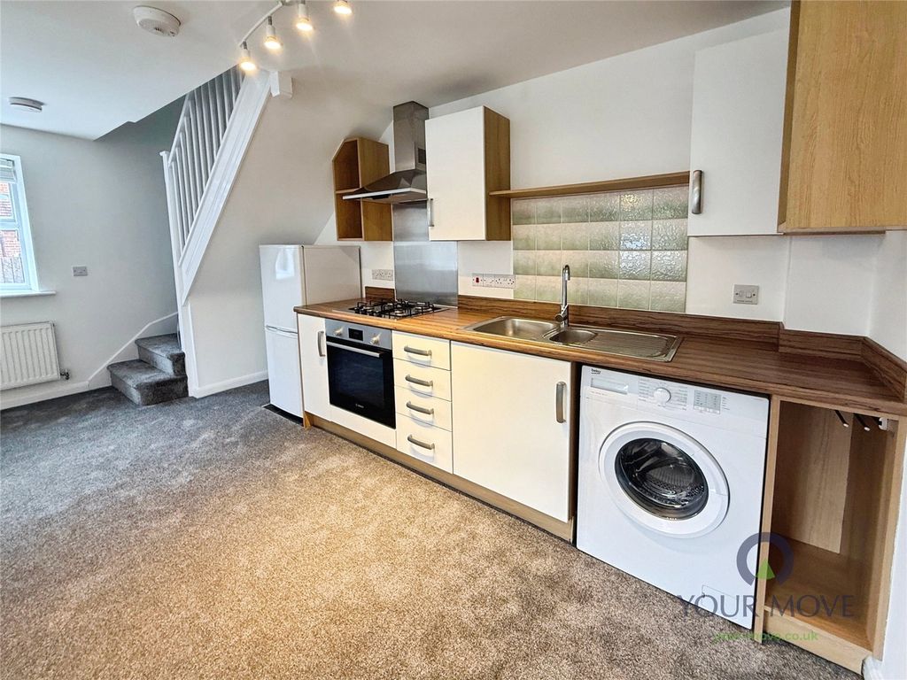 Property photo 2 of 10 Living Space