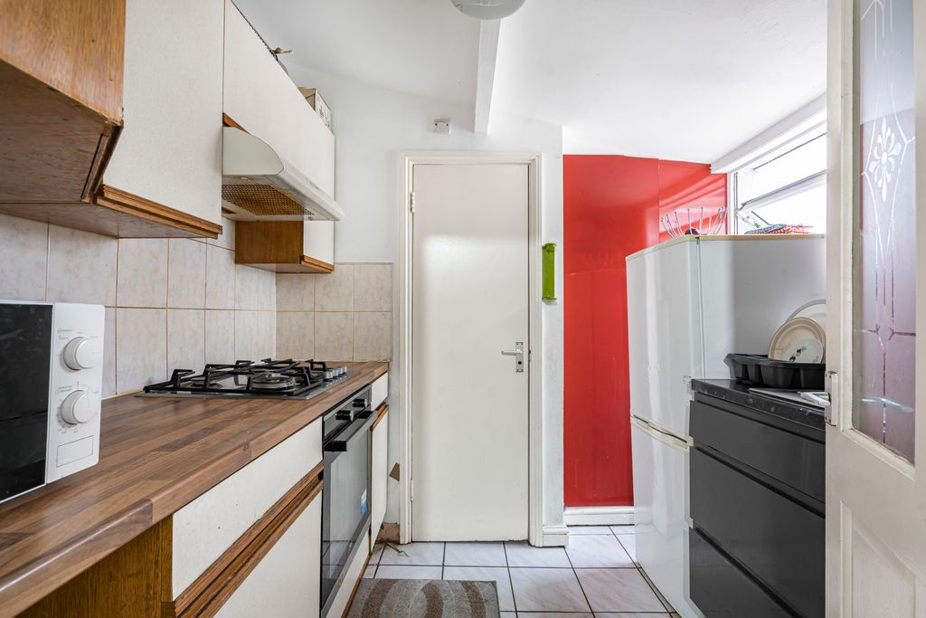 Property photo 1 of 10 Kitchen