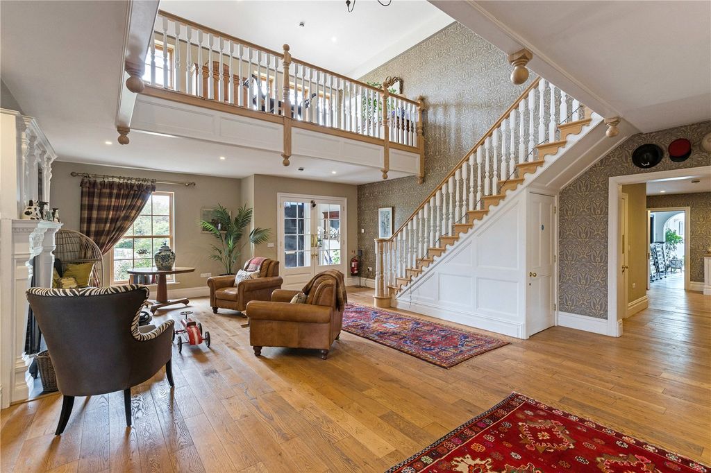 Property photo 3 of 24 Entrance Hall