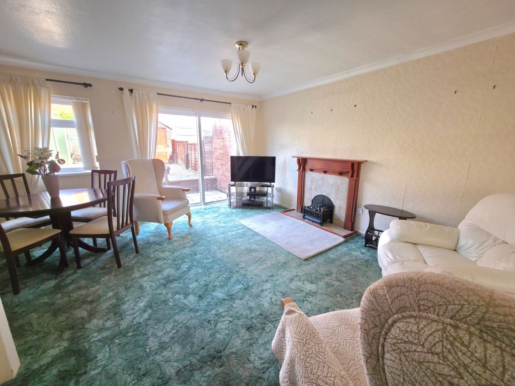 Property photo 2 of 11 Lounge/Dining Room