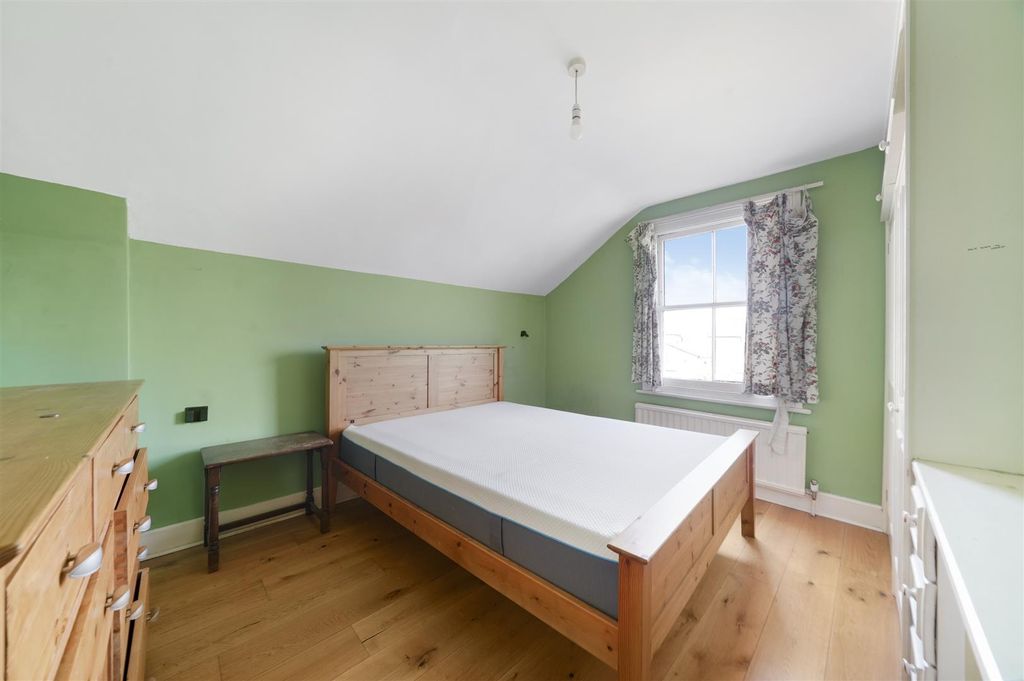Property photo 1 of 21 Farlow Road