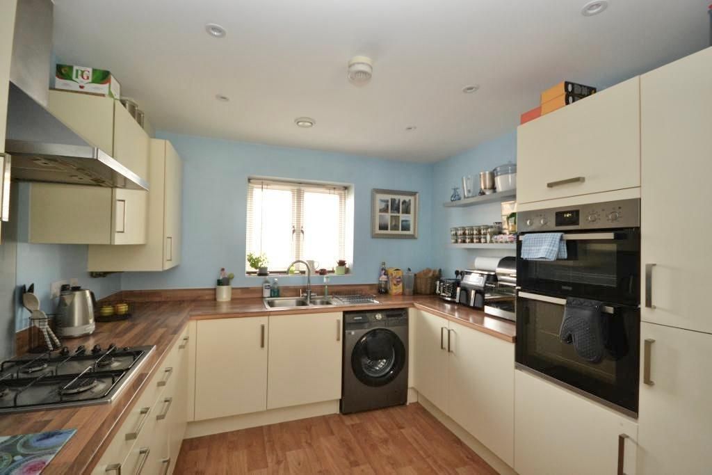 Property photo 3 of 15 Kitchen