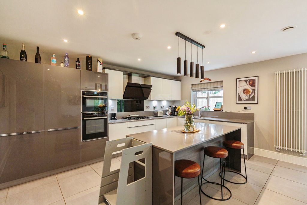 Property photo 3 of 30 Kitchen Diner