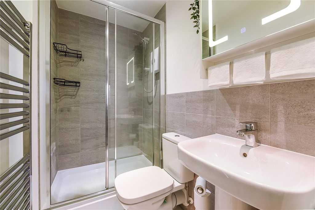 Additional image 15 of 4 bed detached house for saleForesters Drive, Liphook, Hampshire GU30