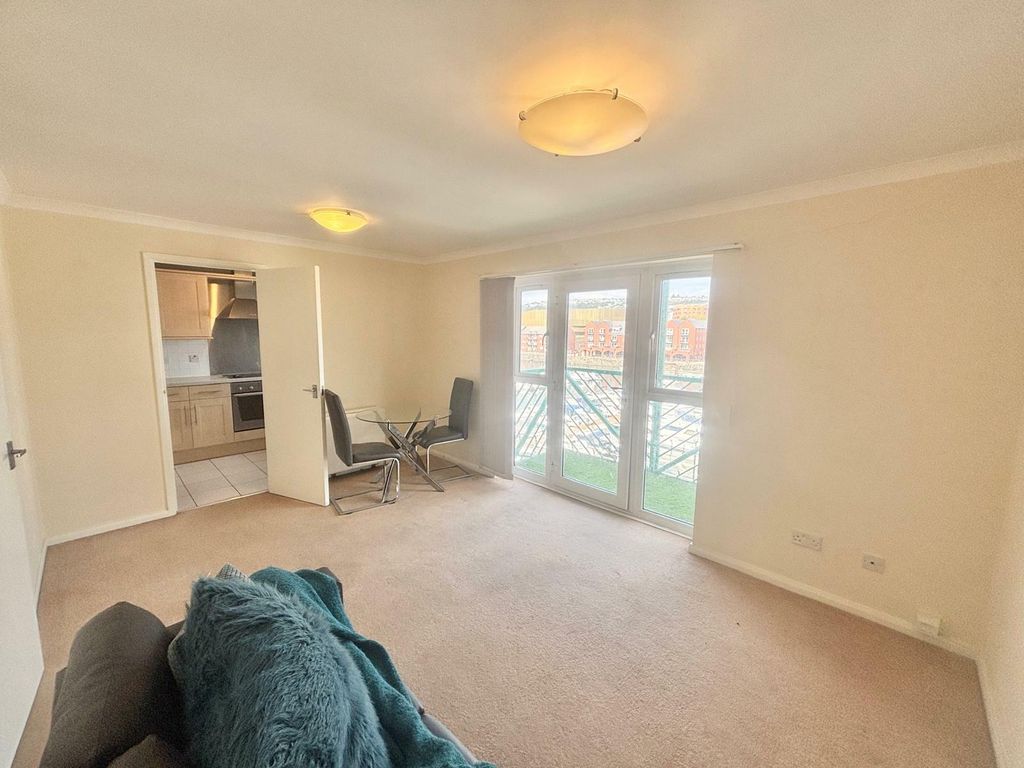 Property photo 2 of 27