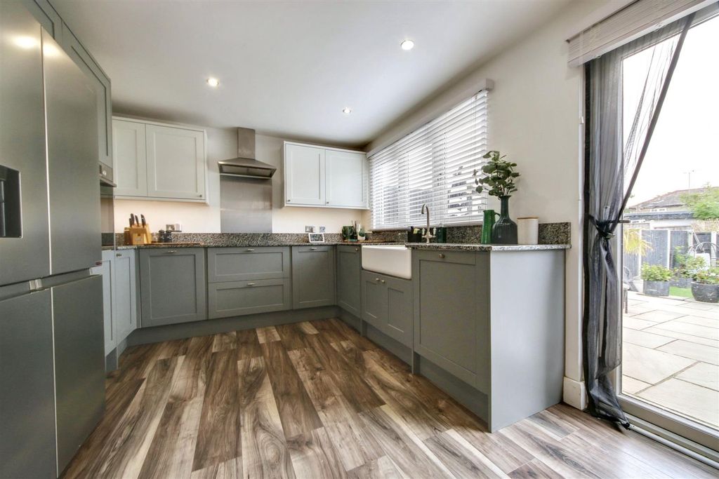 Property photo 1 of 12 Kitchen.Jpg