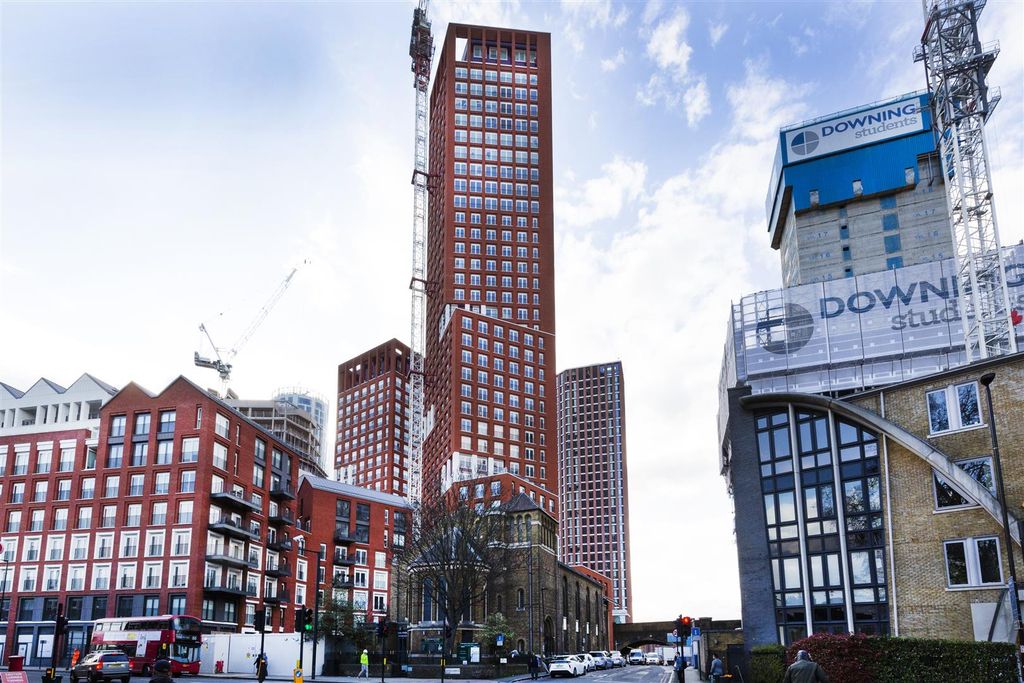 Property photo 1 of 7 98 Keybridge Tower18.Jpg