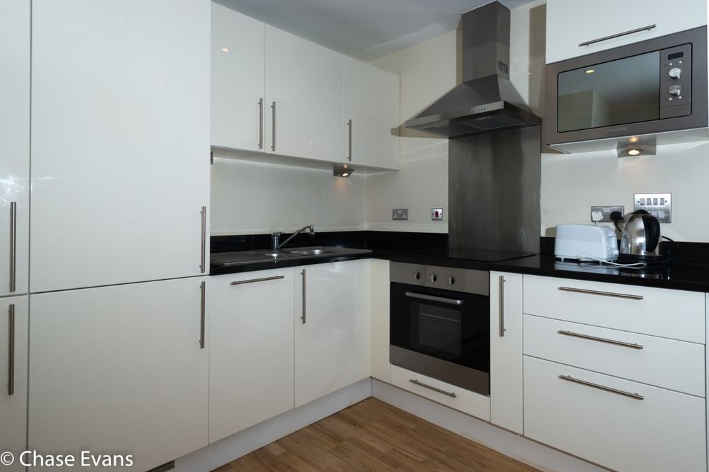 Property photo 2 of 6 Kitchen