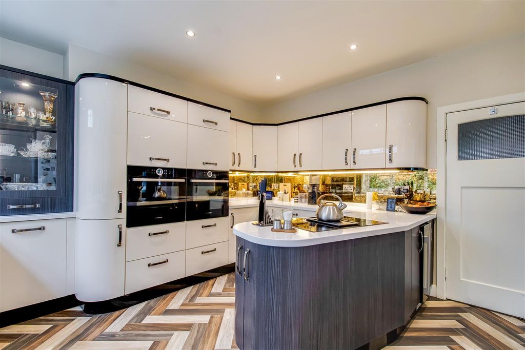 Property photo 2 of 26