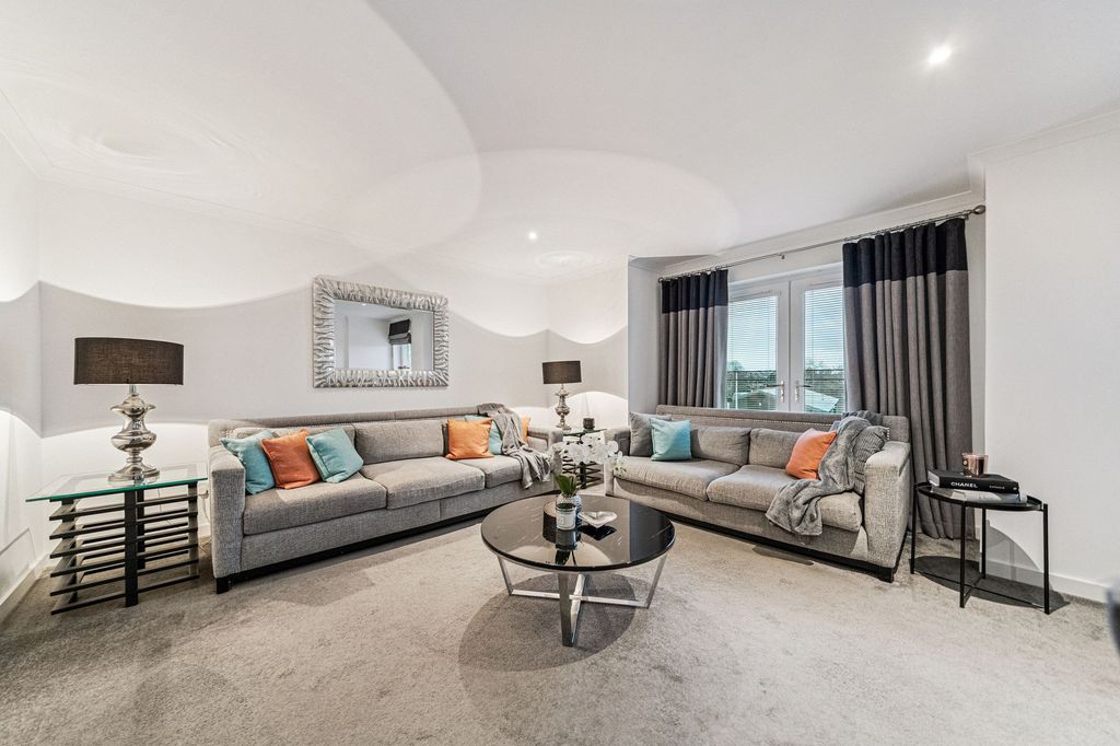 Property photo 2 of 18