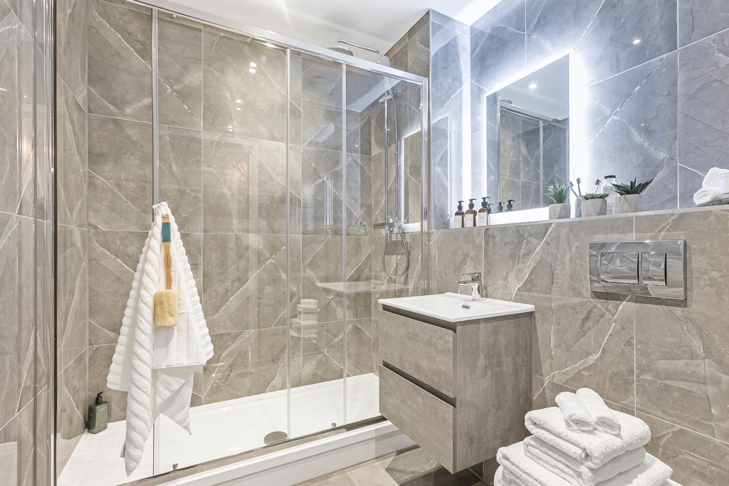 Property photo 3 of 9 Show Home