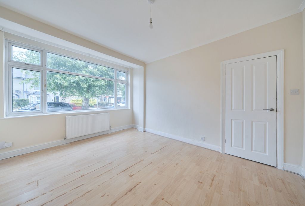 Property photo 3 of 19 1470863-9-6A21887...