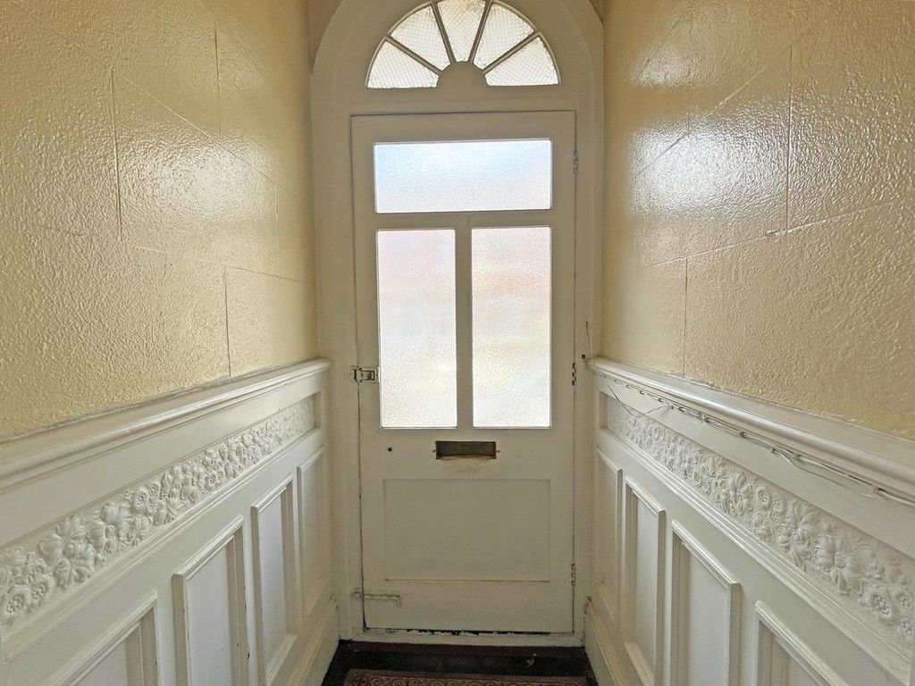 Property photo 3 of 24 Beechwood Avenue 26 - Fff Communal Vestibule.Jpg