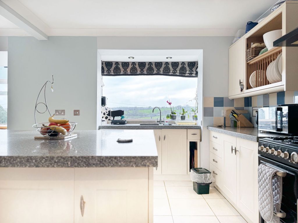 Property photo 2 of 25