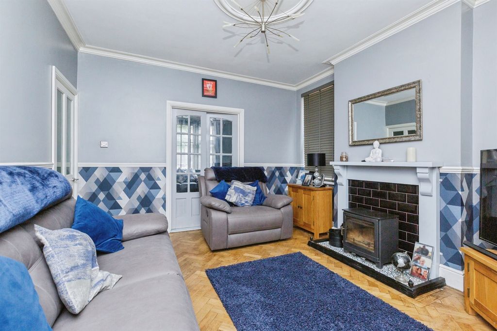 Property photo 2 of 17