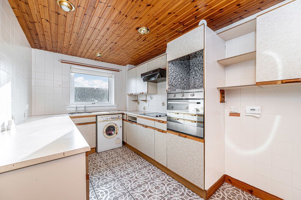 Property photo 2 of 21 Dining Kitchen