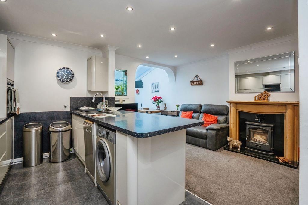 Property photo 3 of 18 Pbox-Img.Jpg