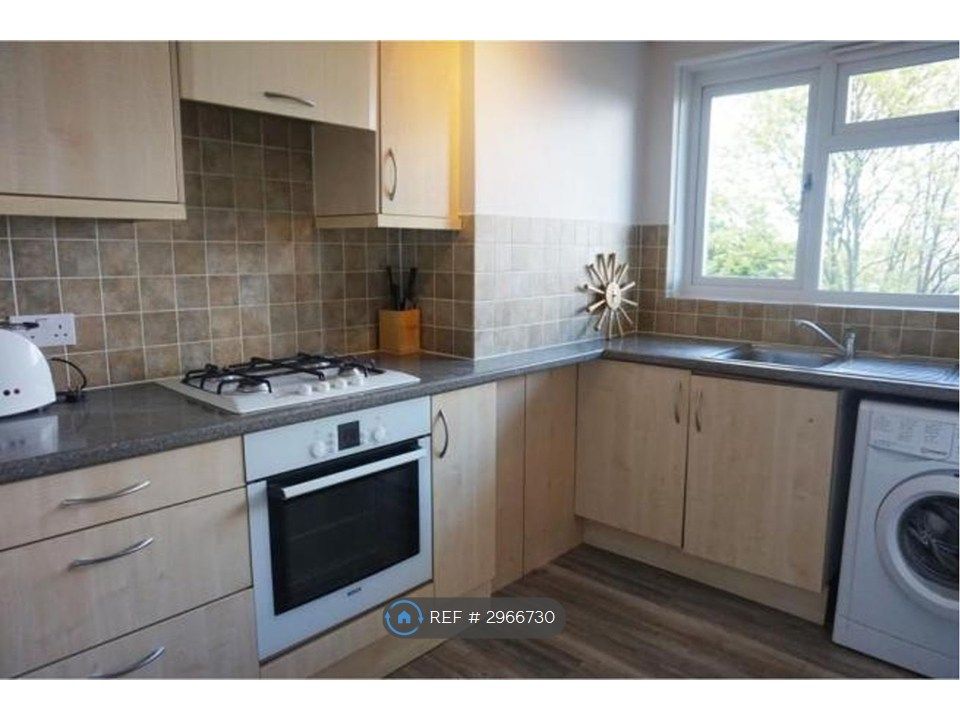 Property photo 3 of 10 Kitchen