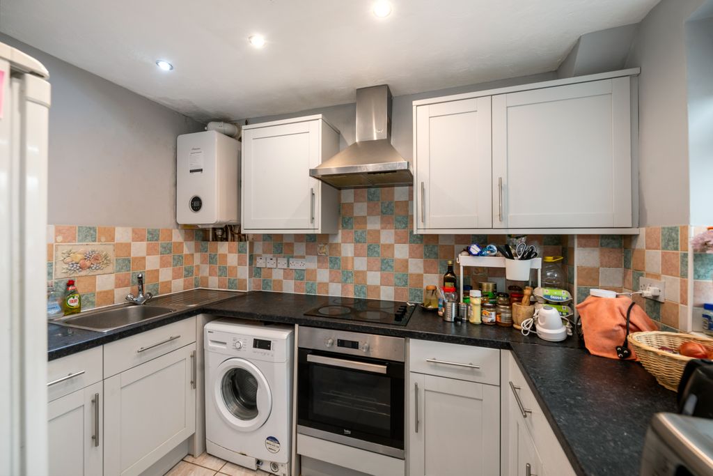 Property photo 2 of 9 Kitchen