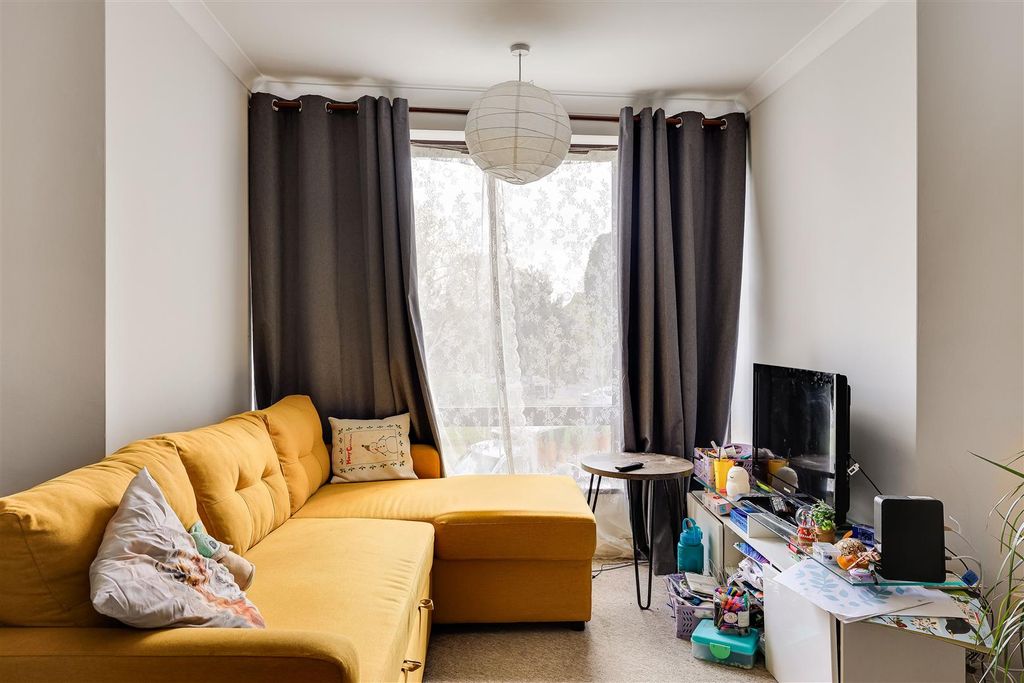 Property photo 2 of 13 Img (3).Jpg