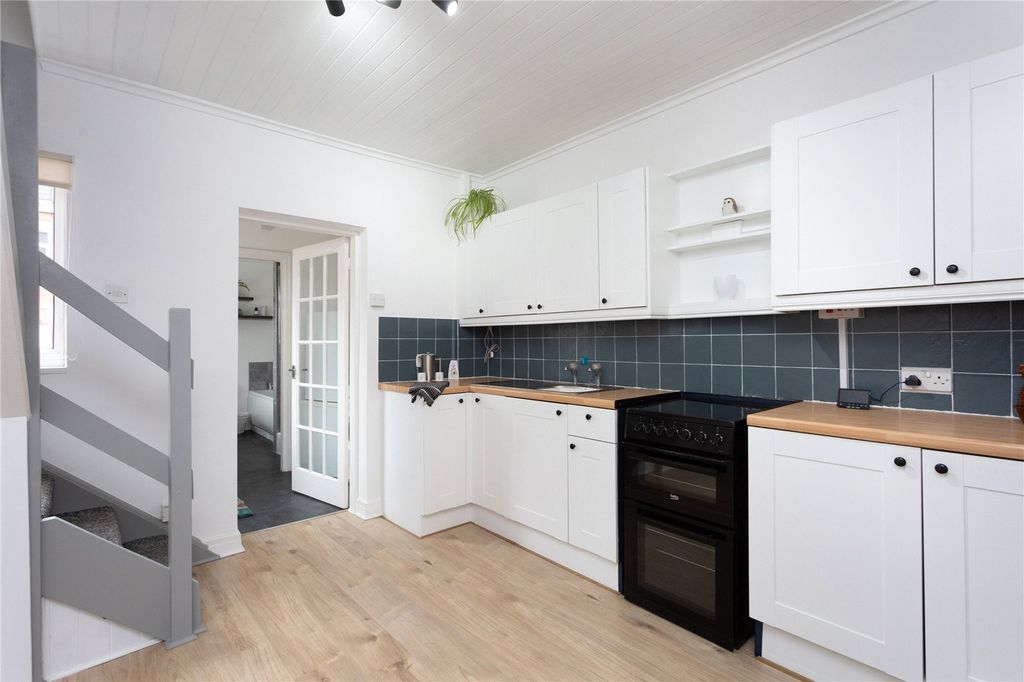 Property photo 2 of 7 Photo