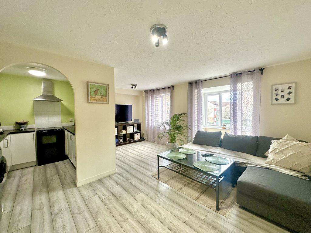 Property photo 3 of 11