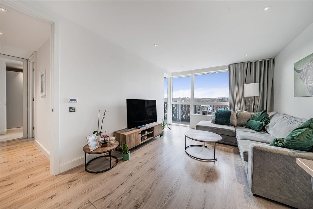 Property photo 3 of 15 Reception 2