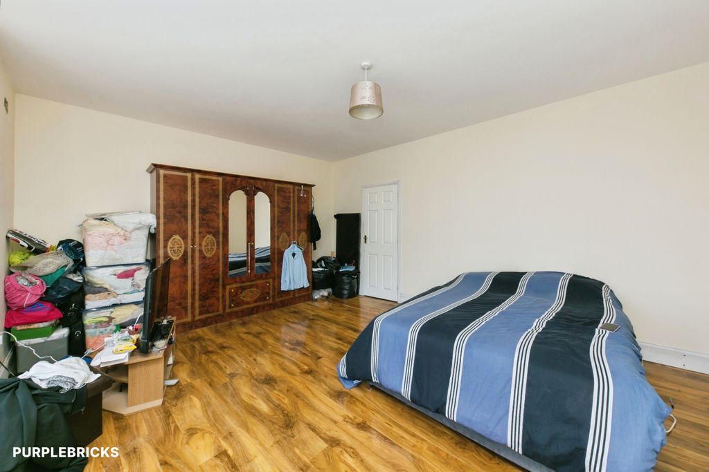 Property photo 2 of 25