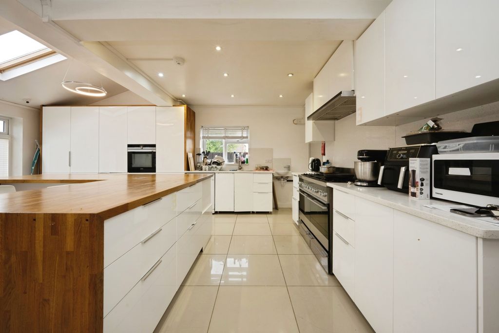 Property photo 3 of 15 Pbox-Img.Jpg