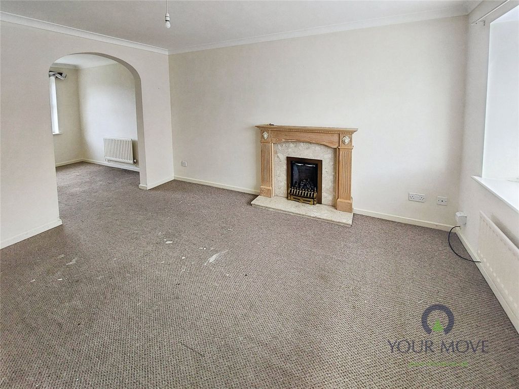 Property photo 2 of 10 Lounge Area