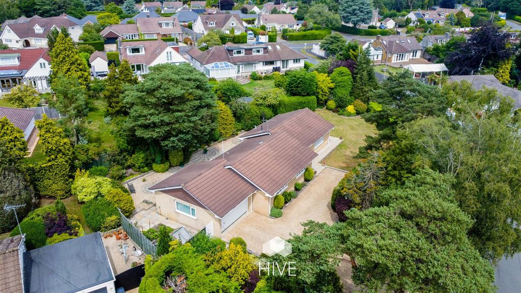 Property photo 1 of 26 Fir Tree Close